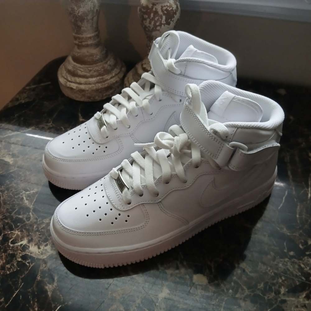 Nike Air Force 1 '07 Mid Streetwear/Lifestyle Shoes Size 7 Youth/8.5 Women - Picture 3 of 11